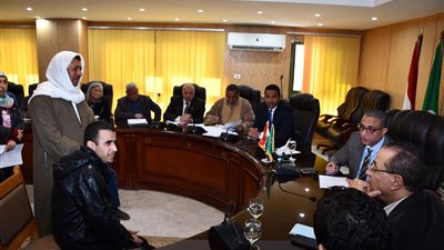 وظائف وقرارات علاج لمواطني الفيوم خلال اللقاء الأسبوعي 