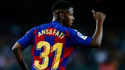 نجم برشلونة يحطم 