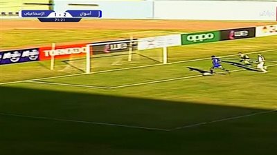 نجم الزمالك السابق يهدر أغرب هدف في الدوري المصري (فيديو)