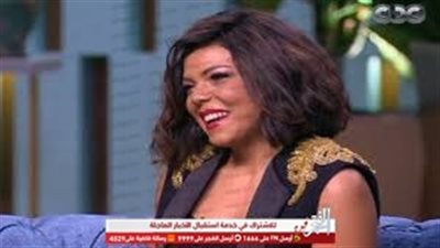 ناهد السباعي تتحدى برودة الشتاء بجلسة تصوير وسط البحر