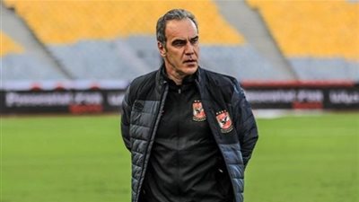 محمد شريف يفجر مفاجأة عن مدرب الأهلي السابق