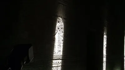 بالصور.. لحظة تعامد الشمس على قدس أقداس معبد دندرة 