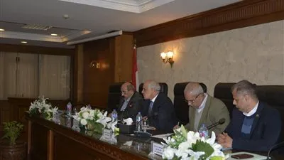 محافظ الجيزة: فسخ التعاقد مع شركات الجمع السكني بحي غرب