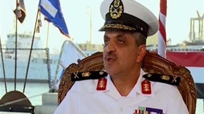 رئيس هيئة قناة السويس يكشف تفاصيل الاشتباه في إصابة بـ 