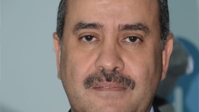 وزير الطيران عن عودة الصيادين: لم أتمالك نفسي.. وقبلت رأس مسن