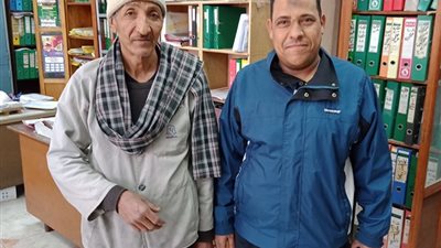 رفض المكافأة.. سائق يعيد 16 ألف جنيه لموظف بقنا