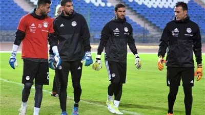 مدرب حراس مرمى الفراعنة السابق يوجه رسالة إلى إكرامي وعواد