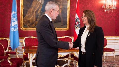 بمناسبة بدء مهام عملها.. رئيس جمهورية النمسا يستقبل غادة والي