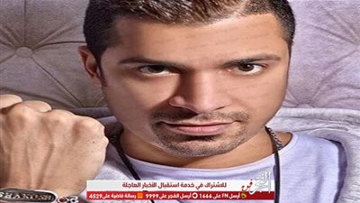 حسن شاكوش يحتفل بحصوله على الدرع الذهبي من اليوتيوب (صور)