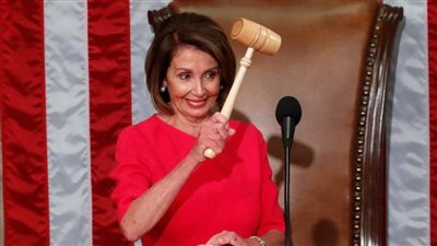 نانسي بيلوسي.. المرأة الحديدية في أمريكا التي حاولت عزل ترامب