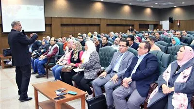 بالصور.. ندوة حول قانون التأمينات والمعاشات الجديد بـ