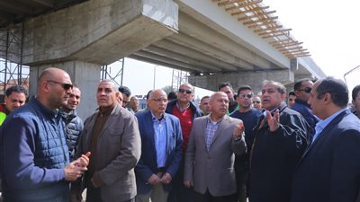 وزير النقل يشهد رفع كفاءة طريق 