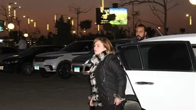 إلهام شاهين تؤدي واجب العزاء في نادية لطفي