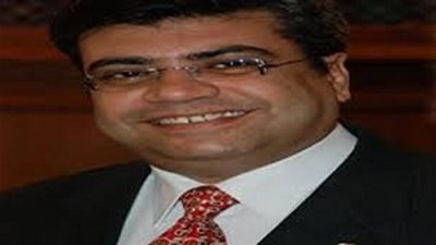 أمين مجلس كنائس الشرق يهنئ إبراهيم إسحق بعيد سيامته كاهنا