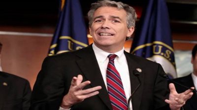 جو وولش يعلن تخليه عن منافسة دونالد ترامب