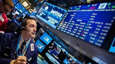 مؤشرات البورصة الأمريكية تخسر مستويتها القياسية بسب تهديدات كورونا  