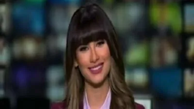 شاهد.. مذيعة 