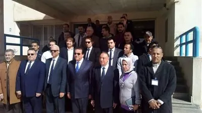 وزير التعليم العالي يزور الأستاذ الجامعي المعتدى عليه في الإسكندرية 