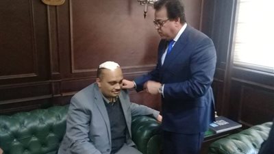 وزير التعليم العالي للمُدرس المعتدى عليه بالإسكندرية: أتابع بنفسي تحقيقات النيابة في الواقعة (صور)