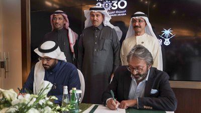 النقل توقع عقدا مع شركة 