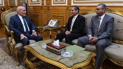 وزير الإنتاج الحربي يناقش مع محافظ الغربية ملفات التعاون