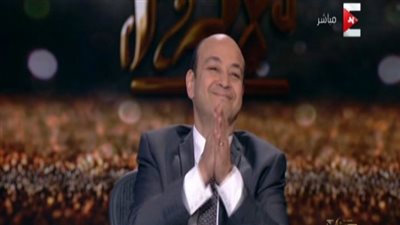 عمرو أديب يغني 