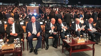 محافظ القاهرة يتفقد المعرض المصري بالمؤتمر الحضري العالمي