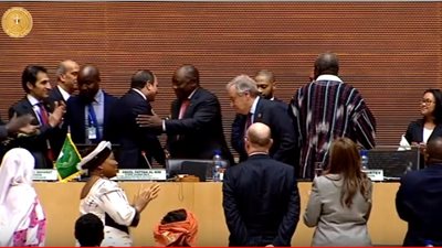 شاهد.. السيسي يسلم رئاسة اتحاد القارة لرئيس جنوب أفريقيا