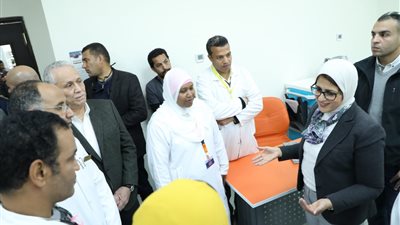 وزيرة الصحة للفريق الطبي بمستشفى العديسات: 