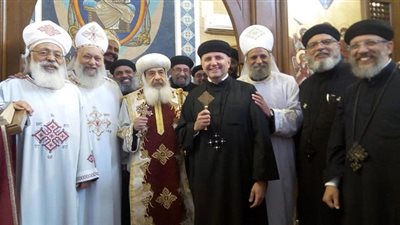 الأنبا دانيال يسيم كاهناً جديداً بإيبارشية المعادي