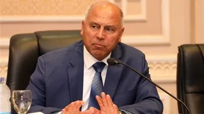 وزير النقل: السيسي طلب إنشاء كوبري كل 25 كيلو من الجيزة لأسوان