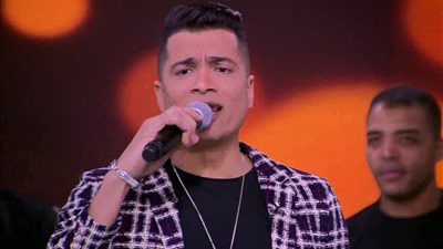 حسن شاكوش يحرج هاني شاكر على الهواء.. بقصة حب 