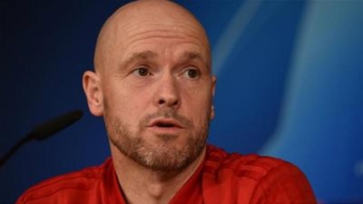 مدرب أياكس يفتح النار على برشلونة بسبب دي يونج