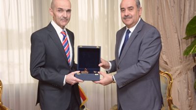 سفير جورجيا لوزير الطيران: هدفنا زيادة فرص الاستثمار بمصر