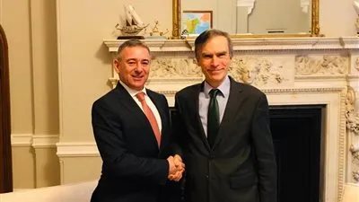 وزير الدولة البريطاني يرحب بتطور العلاقات بين لندن والقاهرة