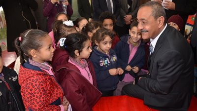 محافظ الإسماعيلية يوجه بتكثيف التوعية الصحية لطلاب المدارس