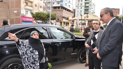 شاهدها بالصدفة.. محافظ الإسماعيلية يوجه برفع تراكمات القمامة من الشوارع