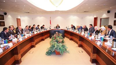 وزير الاتصالات ورئيس هيئة الاستثمار يتابعان مشروعات ميكنة الخدمات 