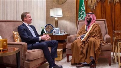 ولي العهد السعودي يلتقي رئيس منتدى دافوس بالرياض
