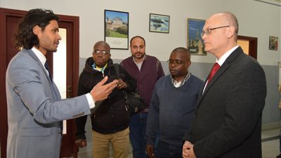 وفد من بوروندي يزور تجارة عين شمس