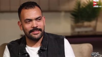 بطريقة مختلفة ..خالد عليش يهنئ جمهوره بالـValentines day