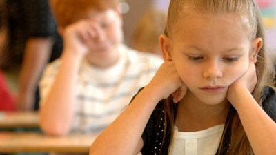 أستاذ علم اجتماع: الأطفال يواجهون متاعب كثيرة لهذا السبب (فيديو)