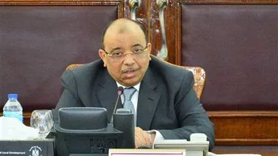 وزير التنمية: استخدموا كباري المشاة ولا تعرضوا حياتكم للخطر