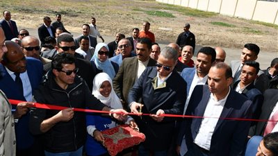 وزير الشباب ومحافظ الفيوم يفتتحان عددًا من المنشأت بنادي قارون 