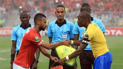 تتويجان وخسارة لقب قاري.. ماذا يفعل الأهلي مع صافرة الجامبي 