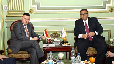 وفد من جامعة دبلن الأيرلندية في زيارة إلى عين شمس (صور)