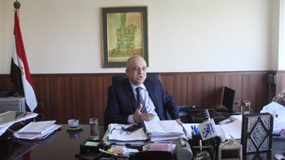 هيئة المستشفيات التعليمية: راتب الطبيب بالخارج 10 أضعاف نظيره المصري