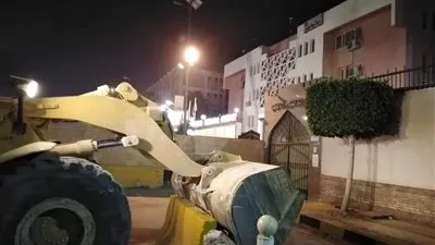 إزالة الحواجز الخرسانية بمحيط قسمي شرطة عين شمس والمقطم