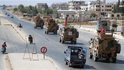 تركيا تحشد معدات عسكرية في إدلب