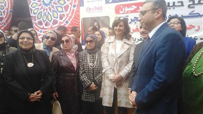 وزيرة الهجرة تتفقد أشهر قرى الغربية في صناعة الفخار والبويات